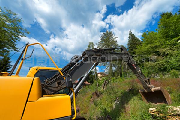 黃色和黑色挖掘機(jī)