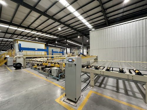 千年鹽都 華麗轉(zhuǎn)型 生產(chǎn)全球最大最薄的光伏玻璃產(chǎn)品